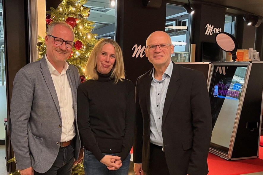 Gruppenbild Spendenübergabe AVA Augsburg