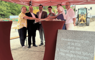 Projektbeteiligte bei der Grundsteinlegung der Frauenpension Augsburg